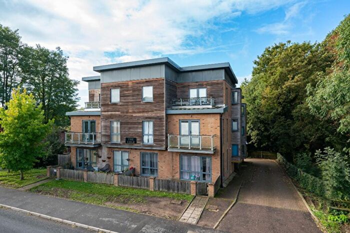 2 Bedroom Apartment For Sale In Lawn Lane, Hemel Hempstead, Hertfordshire, HP3