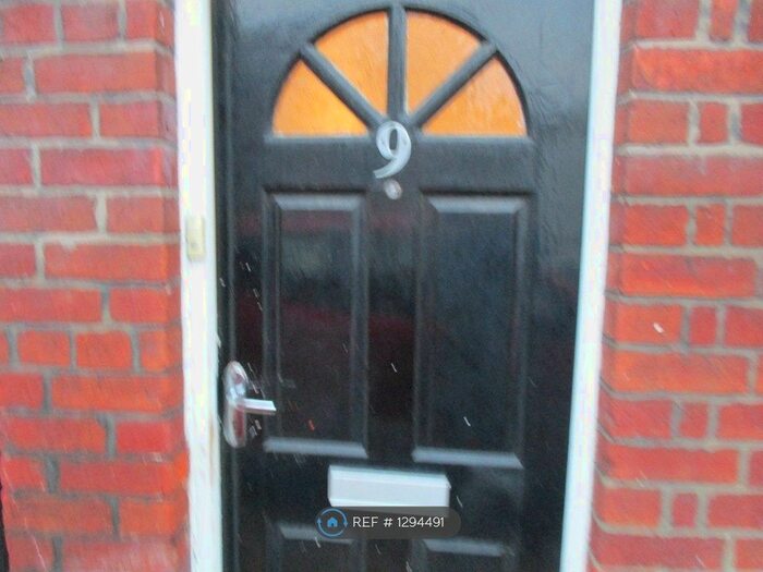 2 Bedroom Terraced House To Rent In Vicker Grove, Manchester, M20