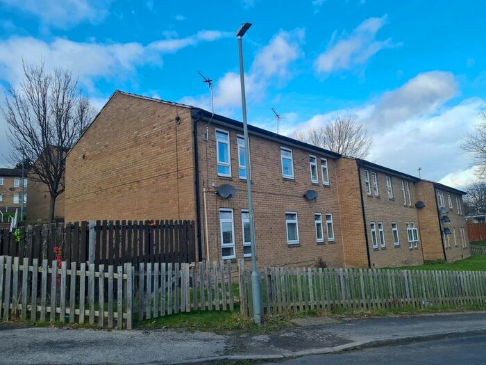 3 Bedroom Flat To Rent In Dickinson Gardens, Dewsbury, WF13