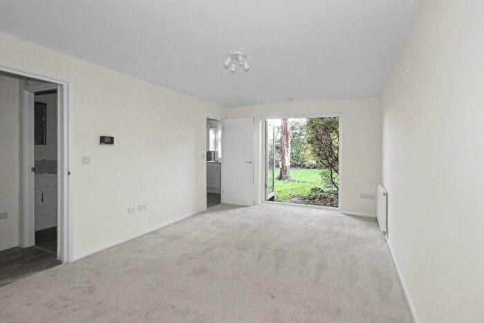 1 Bedroom Flat To Rent In Inkerman Road, Woking, Surrey, GU21
