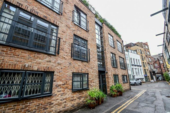 Studio To Rent In Hatton Place, London, EC1N