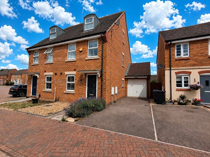 3 Bedroom Semi-Detached House For Sale In Newbury Crescent, Bourne, PE10