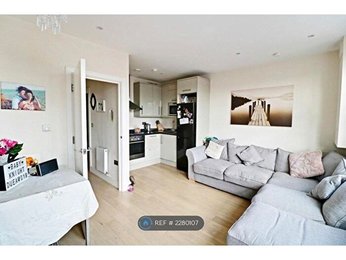 1 Bedroom Flat To Rent In Sundial Court, Surbiton, KT5