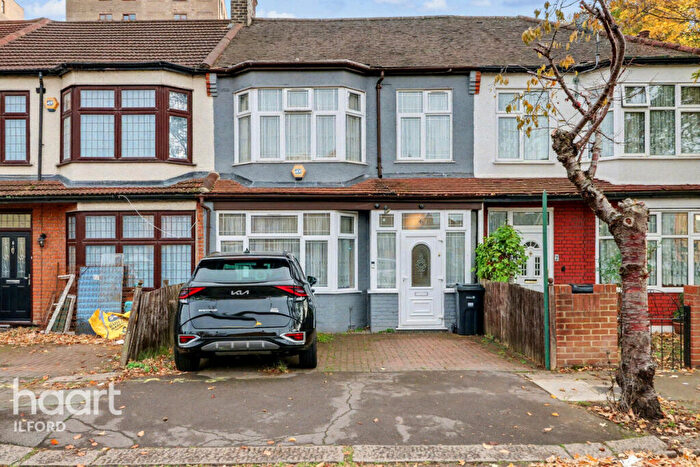 3 Bedroom Terraced House For Sale In Lombard Avenue, Ilford, IG3