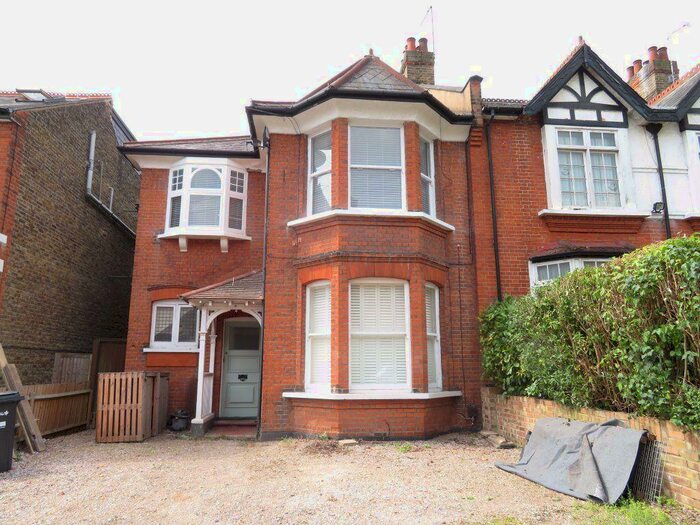 2 Bedroom Flat To Rent In Woodford Green, IG8