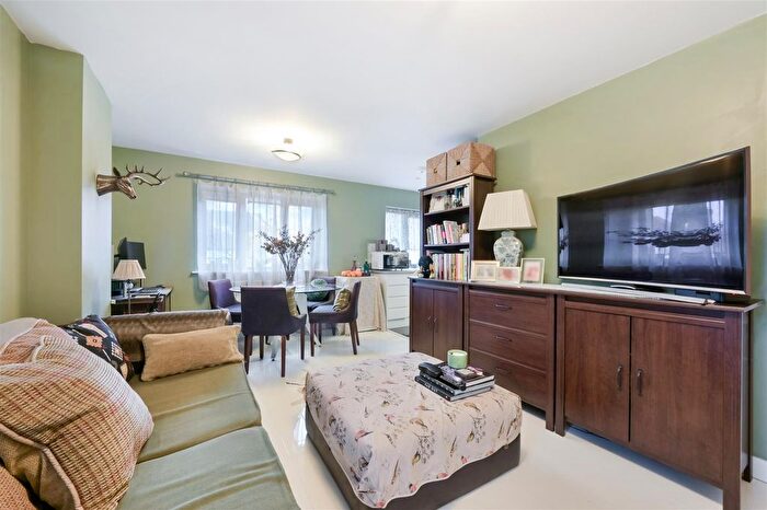 1 Bedroom Flat For Sale In London Road, Mitcham, CR4