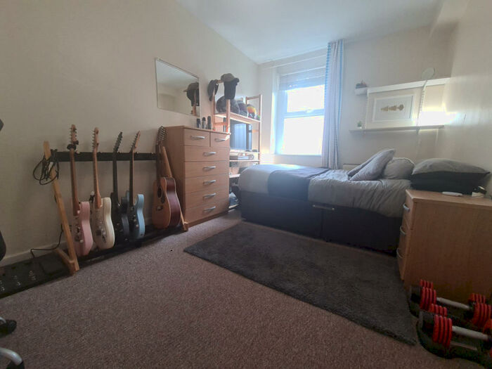 1 Bedroom Flat To Rent In Moorland Road, Leeds, LS6