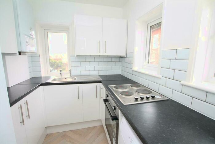 2 Bedroom Flat To Rent In South Coast Road, Peacehaven, BN10