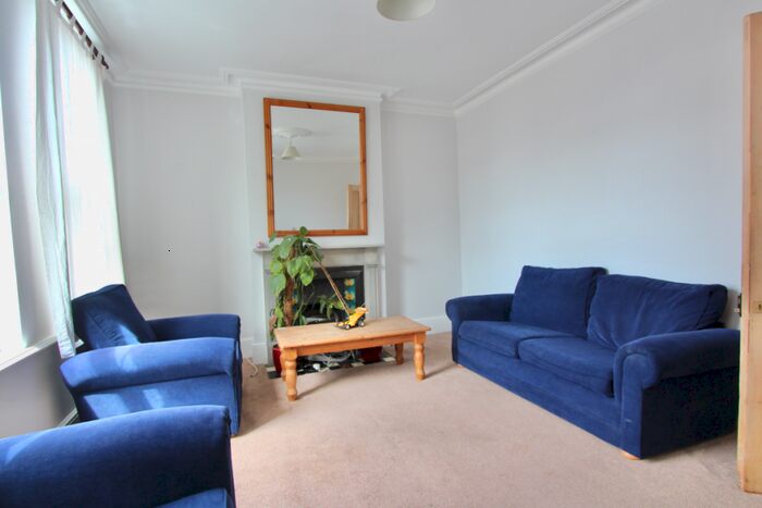 4 Bedroom Maisonette To Rent In Stamford Hill, Stoke Newington, London, N16