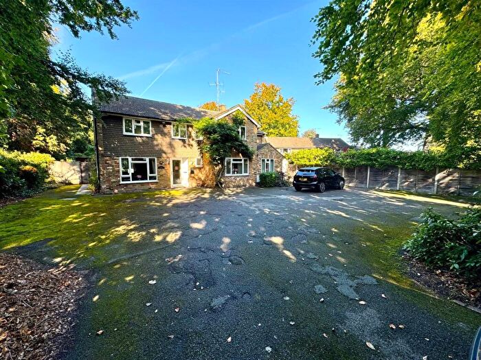 4 Bedroom Detached House For Sale In Fleet Road, Fleet, GU51