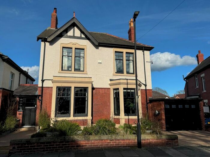 4 Bedroom Detached House To Rent In Holywell Avenue, Whitley Bay., NE26