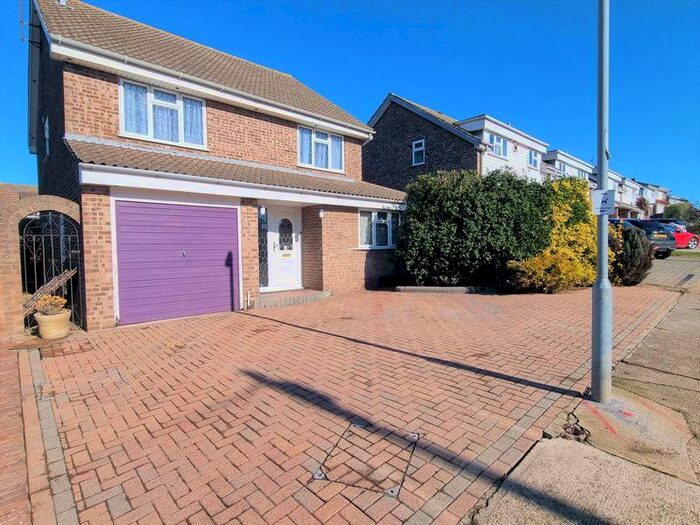 4 Bedroom Detached House To Rent In Woodside Avenue, Benfleet, SS7