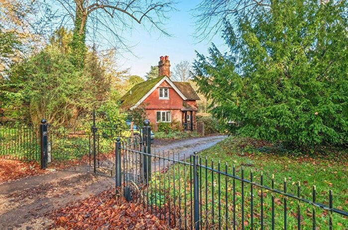 2 Bedroom Detached House For Sale In Romsey Road, Winchester, Hampshire, SO22