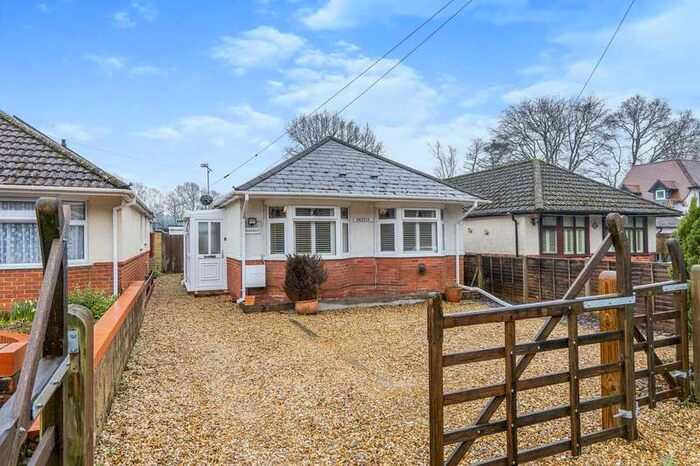 3 Bedroom Detached Bungalow For Sale In Marchwood, Southampton, Hampshire, SO40