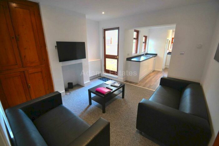 4 Bedroom Terraced House To Rent In Pitcroft Avenue, Reading, RG6