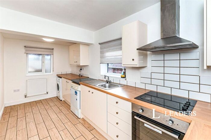 3 Bedroom Terraced House To Rent In Cherry Road, CH3