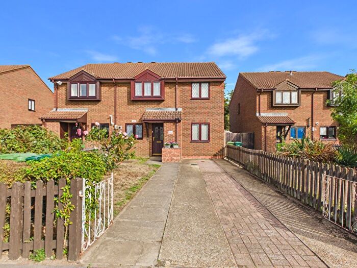 4 Bedroom Semi Detached House For Sale In Viola Avenue, Stanwell, Surrey, TW19