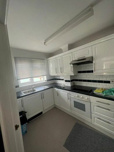 1 Bedroom Flat To Rent In Castleview Gardens, Ilford, IG1