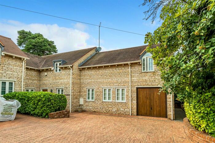 5 Bedroom Semi-Detached House For Sale In Memorial Lane, Felmersham, Bedford, MK43