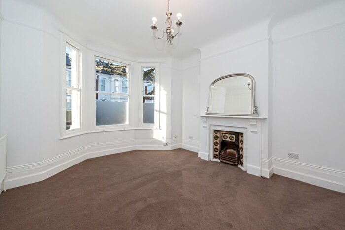 1 Bedroom Flat To Rent In Knoll Road, Wandsworth, London, SW18