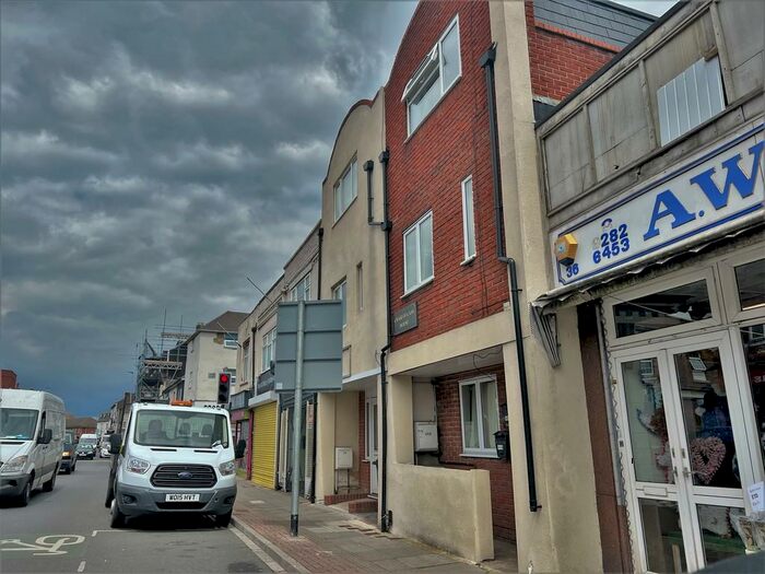 1 Bedroom Flat To Rent In Kingston Road, Portsmouth, PO1