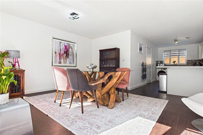 4 Bedroom End Of Terrace House For Sale In Orchard Dene Drive, Padworth, Reading, Berkshire, RG7