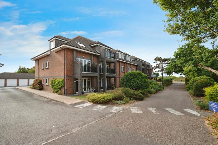 2 Bedroom Flat For Sale In Sea Front, Hayling Island, Hampshire, PO11