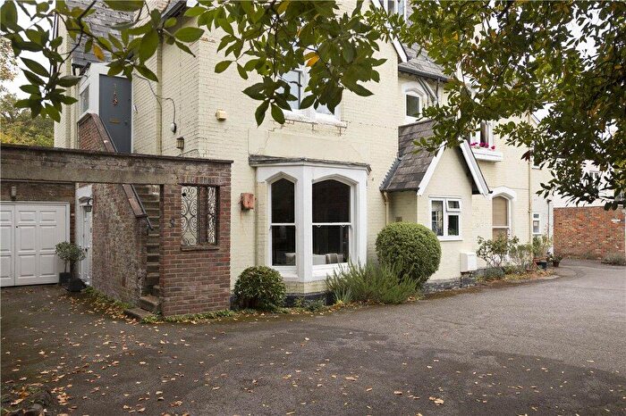 2 Bedroom Flat For Sale In St Margarets, Kingston HIll, KT2