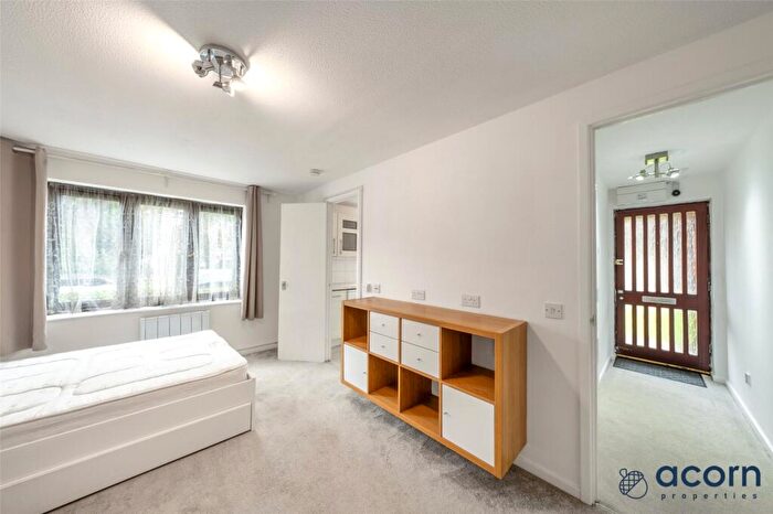 Apartment To Rent In Falcon Way, Colindale, London, NW9