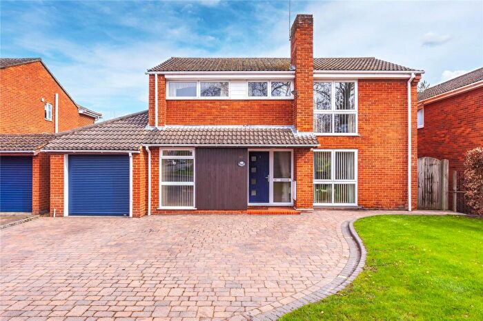 4 Bedroom Detached House For Sale In Duffield Road, Woodley, Berkshire, RG5