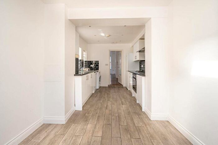 3 Bedroom House To Rent In Harcourt Road, Stratford, London, E15