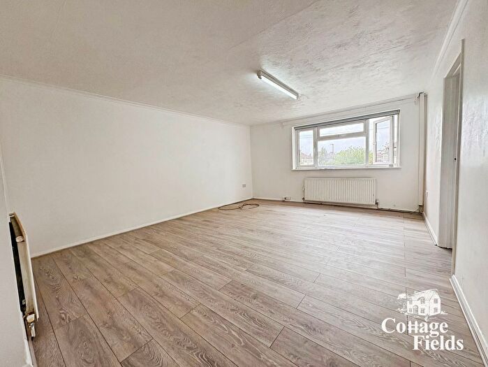 2 Bedroom Maisonette To Rent In The Sunny Road, Enfield, EN3