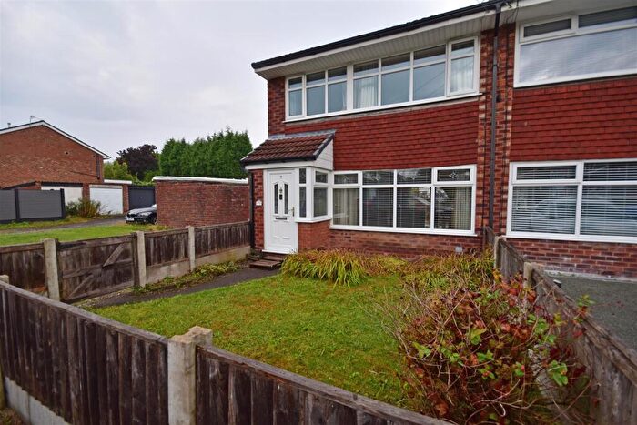 3 Bedroom End Of Terrace House For Sale In Rectory Close, Denton, Manchester, M34