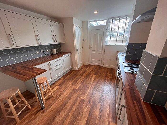 2 Bedroom Flat To Rent In Cardigan Road, Headingley, Leeds, LS6