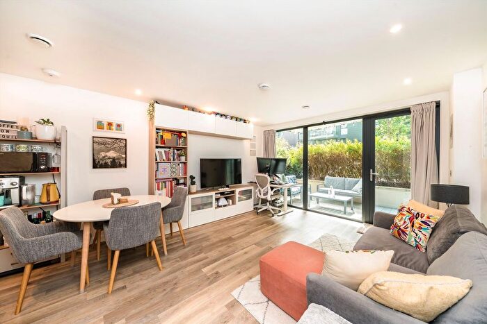 1 Bedroom Flat For Sale In Hawthorne Crescent, Greenwich, SE10