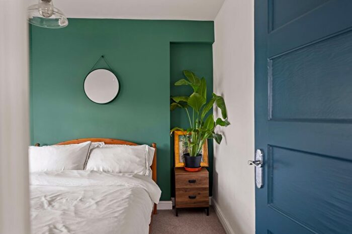 3 Bedroom End Terrace House For Sale In Browning Avenue, Worcester Park, KT4