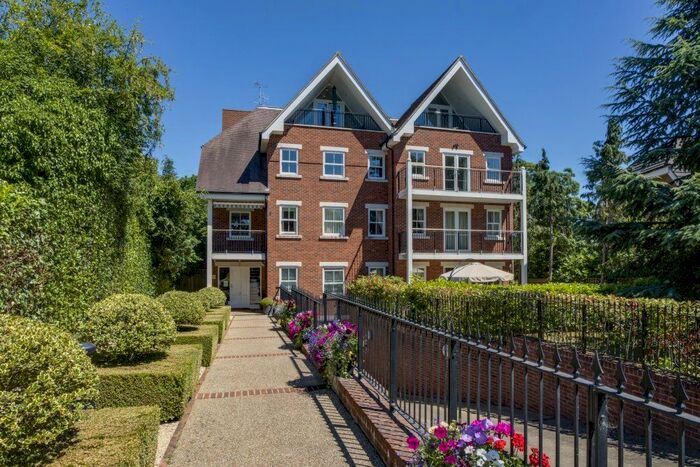 2 Bedroom Flat To Rent In Packhorse Road, Gerrards Cross, Buckinghamshire, SL9