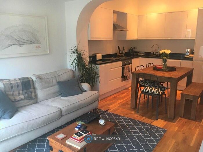 2 Bedroom Flat To Rent In Ferndale Road, London, SW4