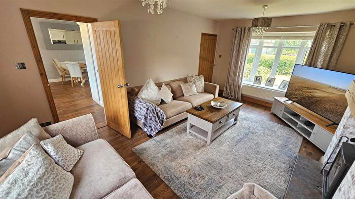 3 Bedroom Town House For Sale In Butler Close, Cropwell Butler, NG12