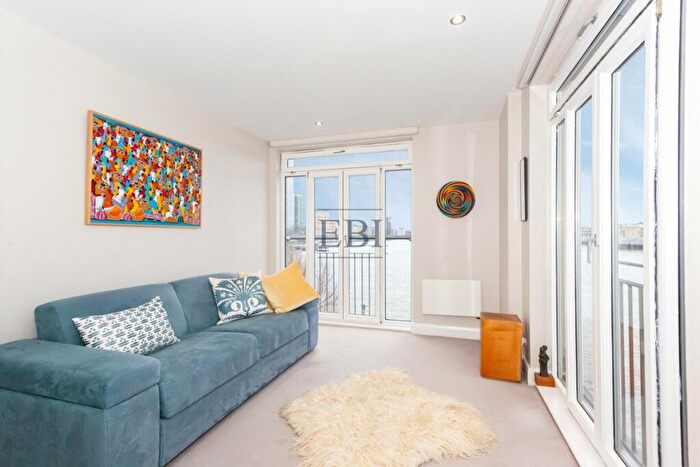 3 Bedroom Apartment For Sale In Dundee Wharf, Three Colt Street, Canary Wharf, E14