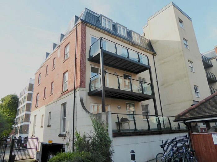 2 Bedroom Flat To Rent In Flagstaff Court, Canterbury, CT1