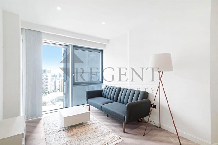 Apartment To Rent In Aspen, Marsh Wall, E14