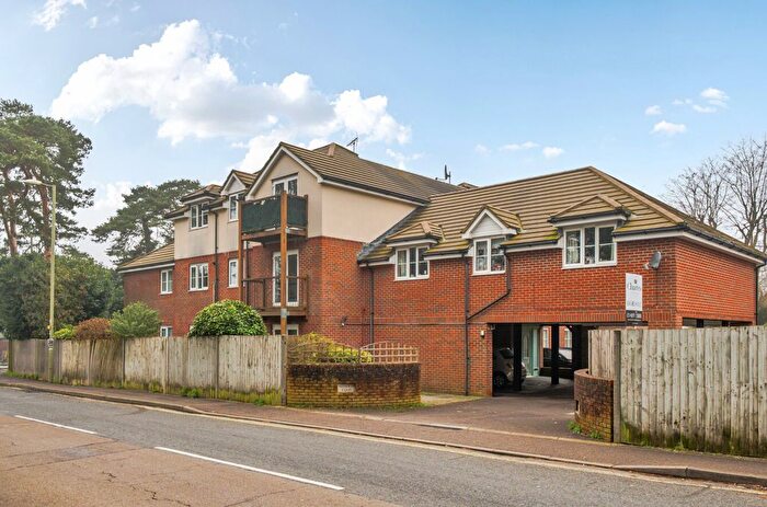 2 Bedroom Flat For Sale In West Dene Court, Locks Road, Locks Heath, Southampton, Hampshire, SO31