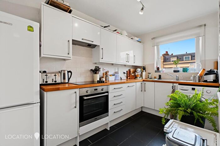 1 Bedroom Flat To Rent In Nevill Road, Bransby Court, N16