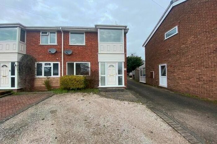 3 Bedroom Property To Rent In Pine View, Rugeley, WS15
