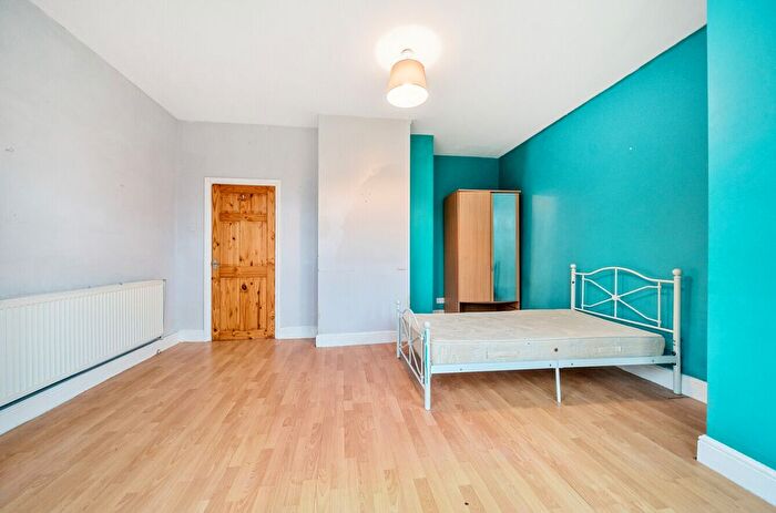 1 Bedroom Flat For Sale In Mitcham Park, Mitcham, CR4