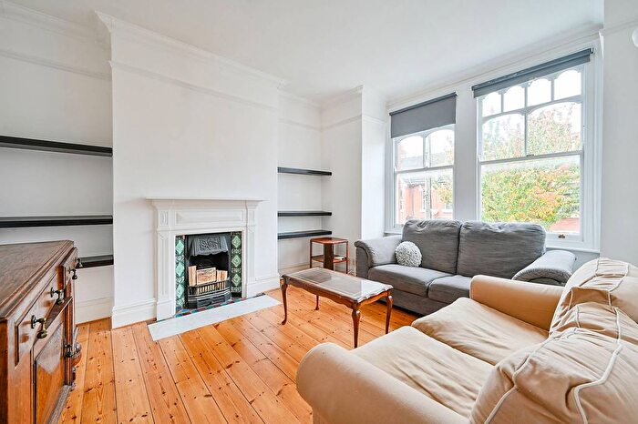 3 Bedroom Maisonette To Rent In Ormiston Grove, Shepherd's Bush, London, W12