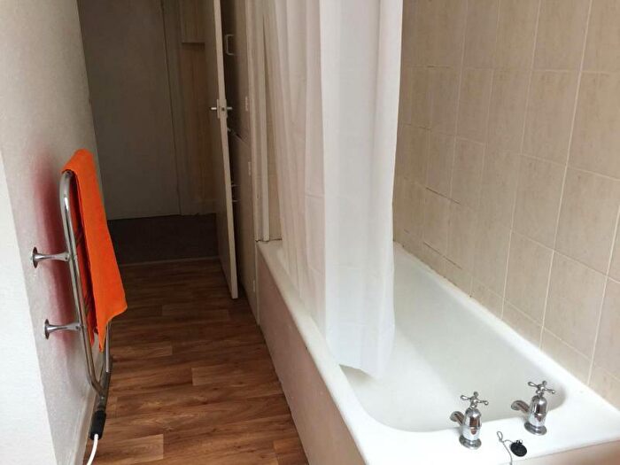 1 Bedroom Flat To Rent In Flat, North Grange Road, LS6