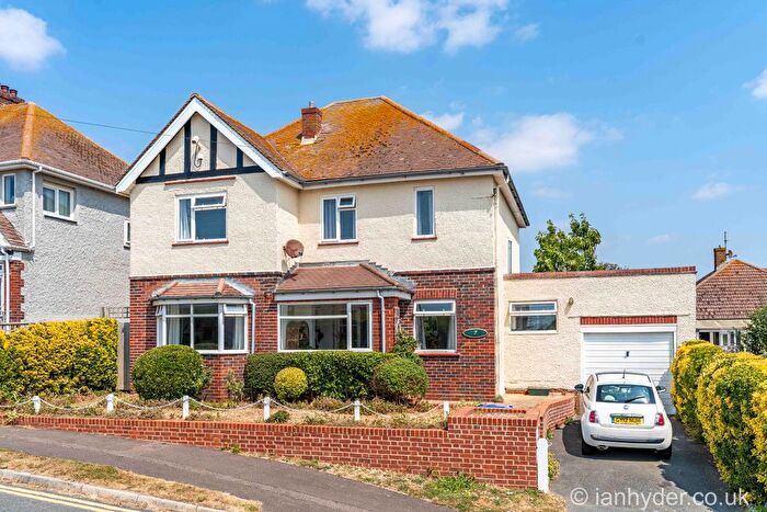 5 Bedroom Detached House For Sale In Buckhurst Road, Telscombe Cliffs, BN10