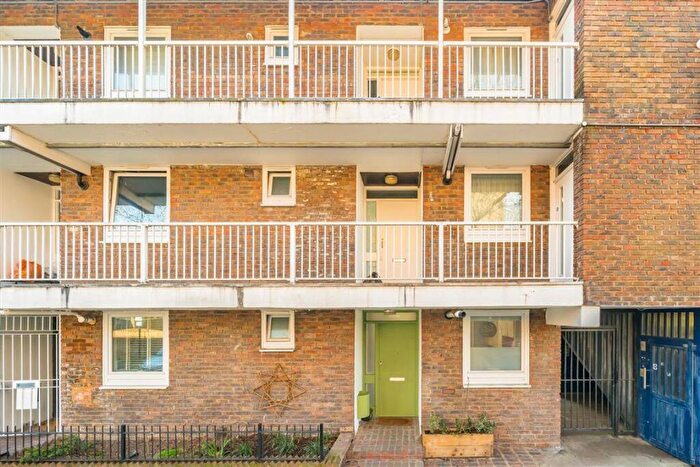 1 Bedroom Flat For Sale In Ringmer Gardens, Upper Holloway, N19